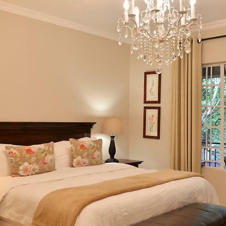 La Vieille Ferme Hotel Johannesburg Buitenkant foto